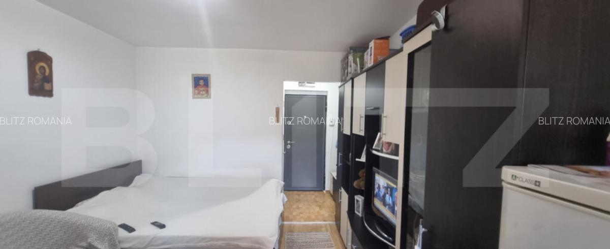 Garsoniera de Vanzare : Decomandat - Baie, Balcon si Bucatar - 1