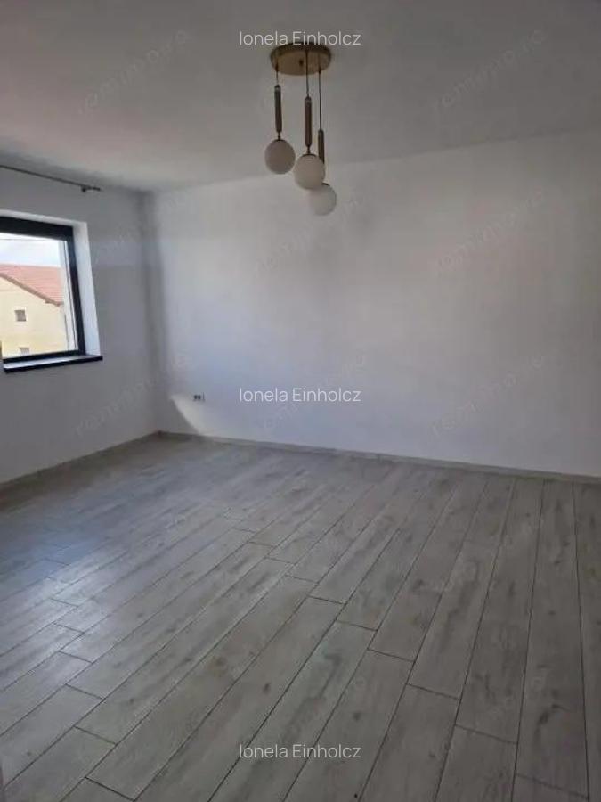Duplex 4 camere, 154 mp utili, cu garaj si 2 fronturi stradale - Mosinita Noua - 4