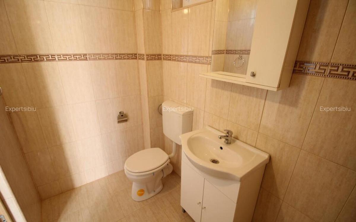 INCHIRIEZ apartament 4 camere , renovat,zona Strand - 13