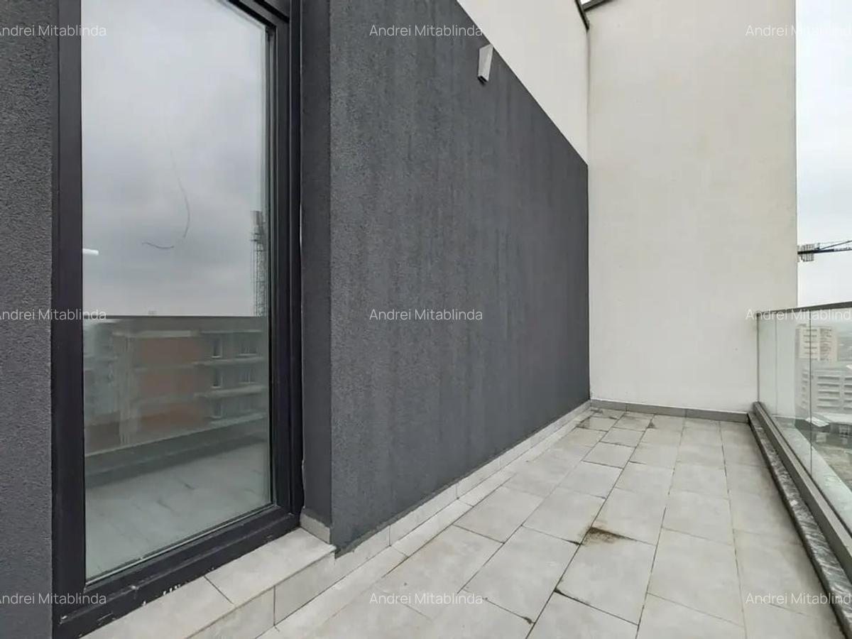 Apartament cu 5 camere decomandat în Titan - 15