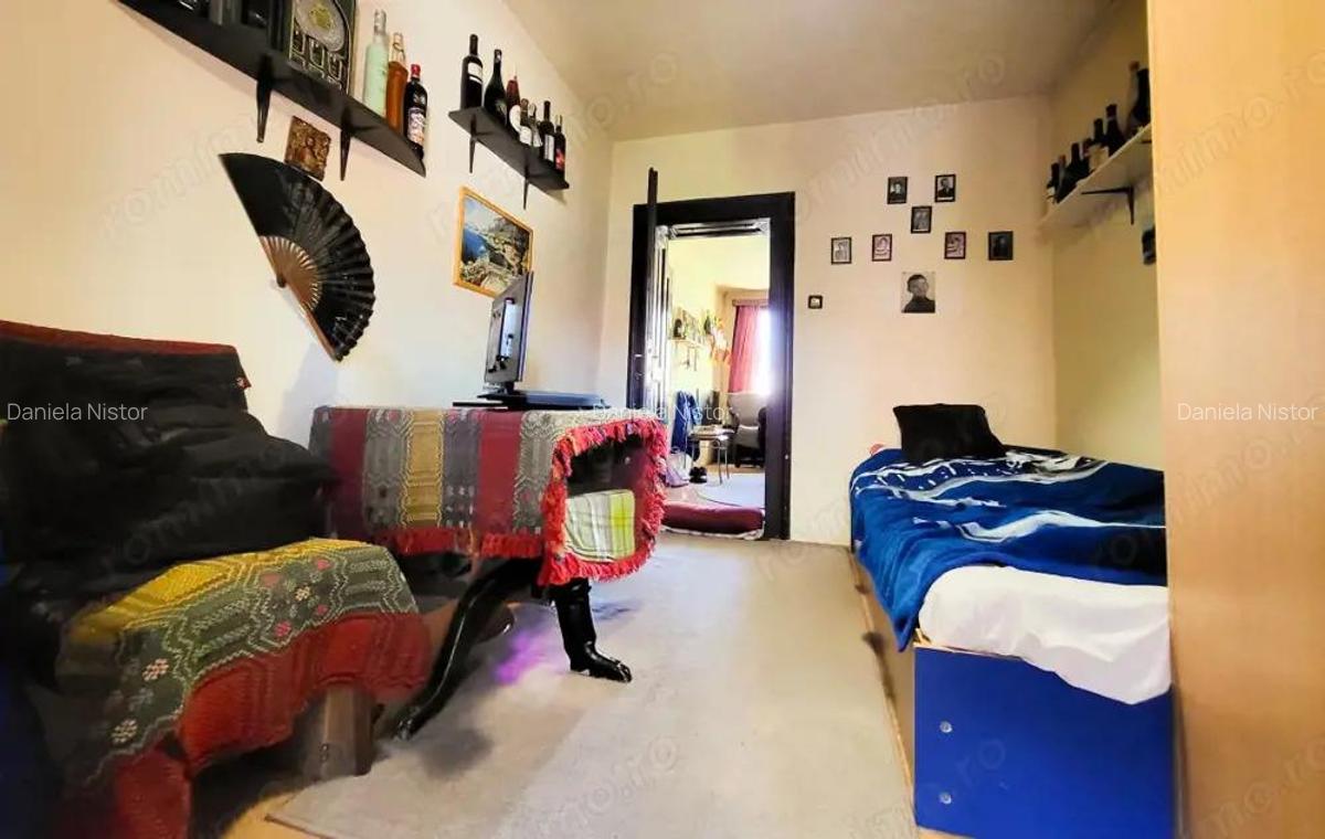 Casa 8 Camere, 3 Apartamente, Singur in curte - 4