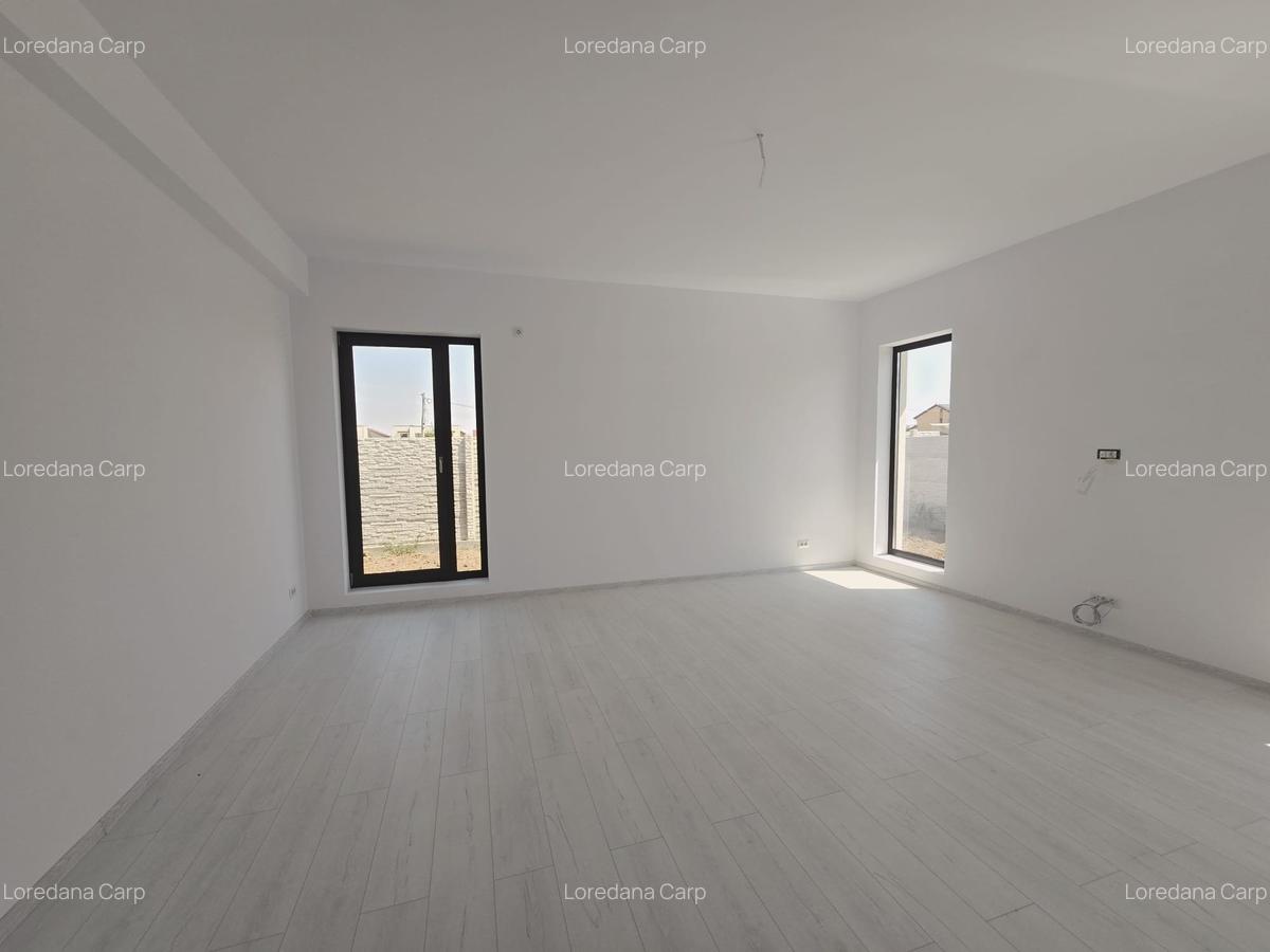 Casa individuala - 4 camere - panouri solare - gaz- curent - 5 min de STV - pod - 4