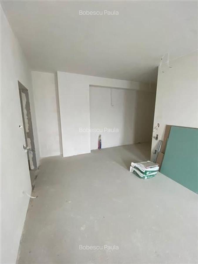 Apartament cu 3 camere decomandat în Tractorul - 6