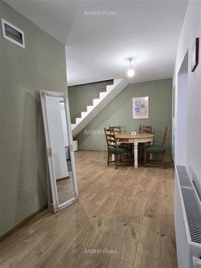 Locuinta ultracentrala, renovata, cu 3 camere + mansarda, curte cu acces auto - 4