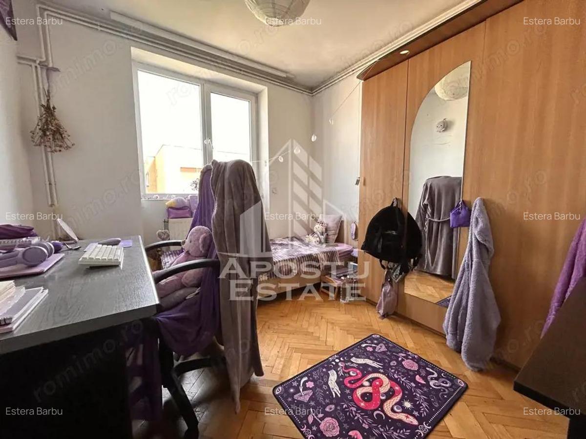 4 camere decomndat Pia?a Unirii | Terasa, parcare in curte securizata. - 8