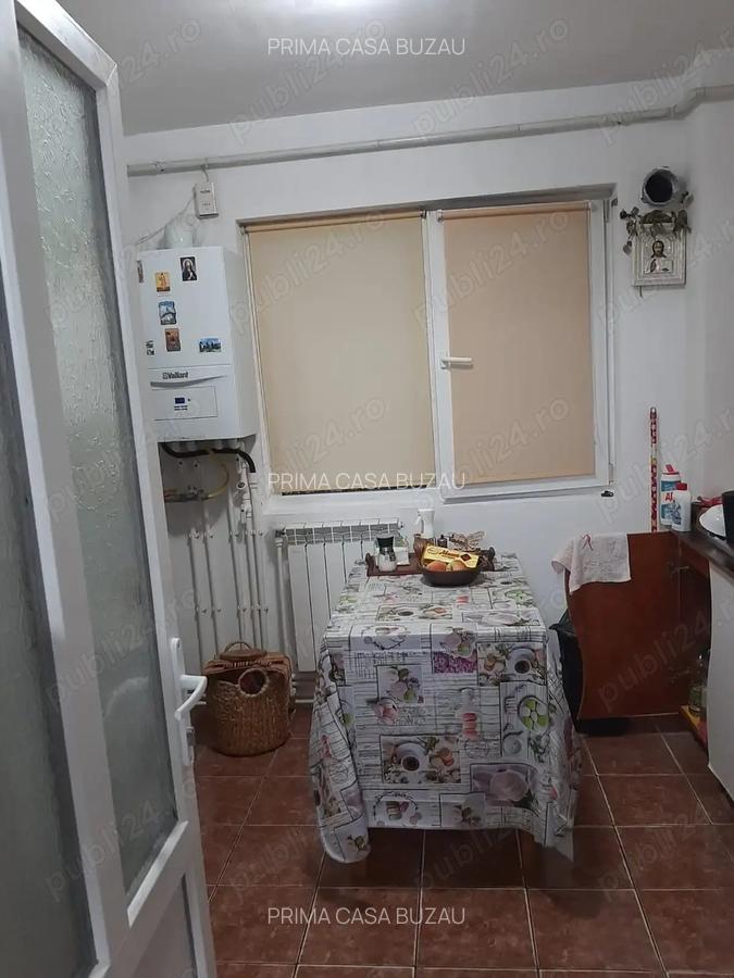 Apartament cu 2 camere zona Unirii Sud etaj 1 din 4 Pret: 82.000 - 11