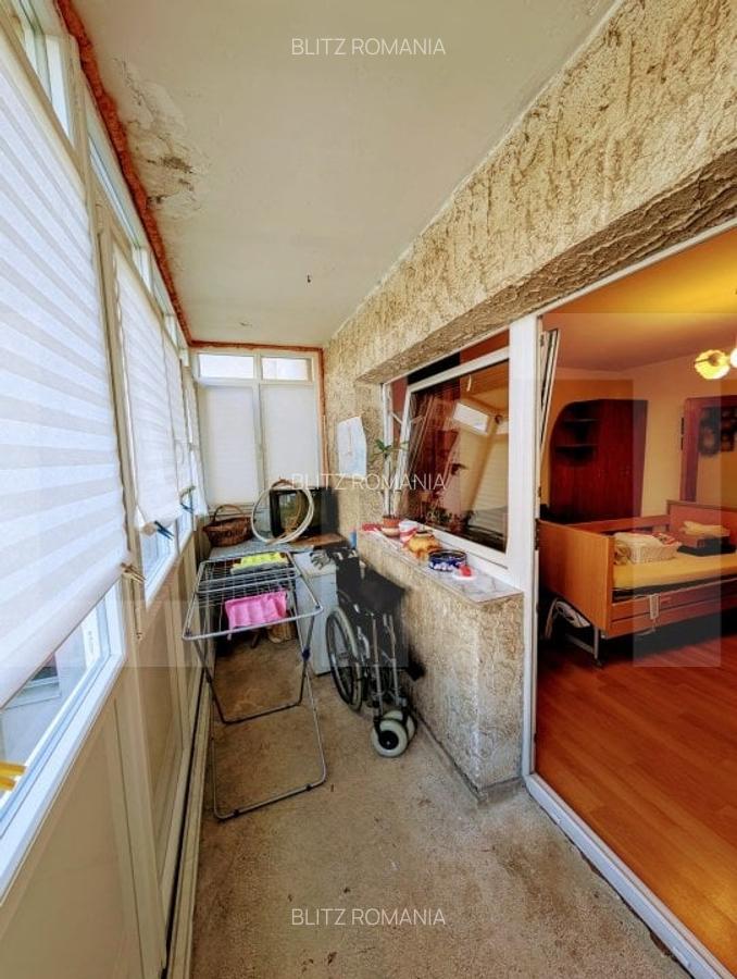 Apartament de vanzare, cu 3 camere, 65 mp, decomandat, Piata Victoriei - 15