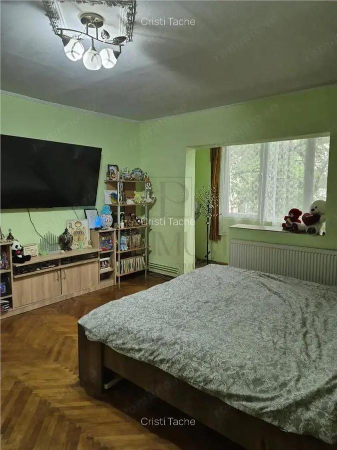 DAMBOVITA - ETAJ 2 - BLOC IZOLAT - 3 camere - 2 bai - 2 balcoane - centrala proprie - 1