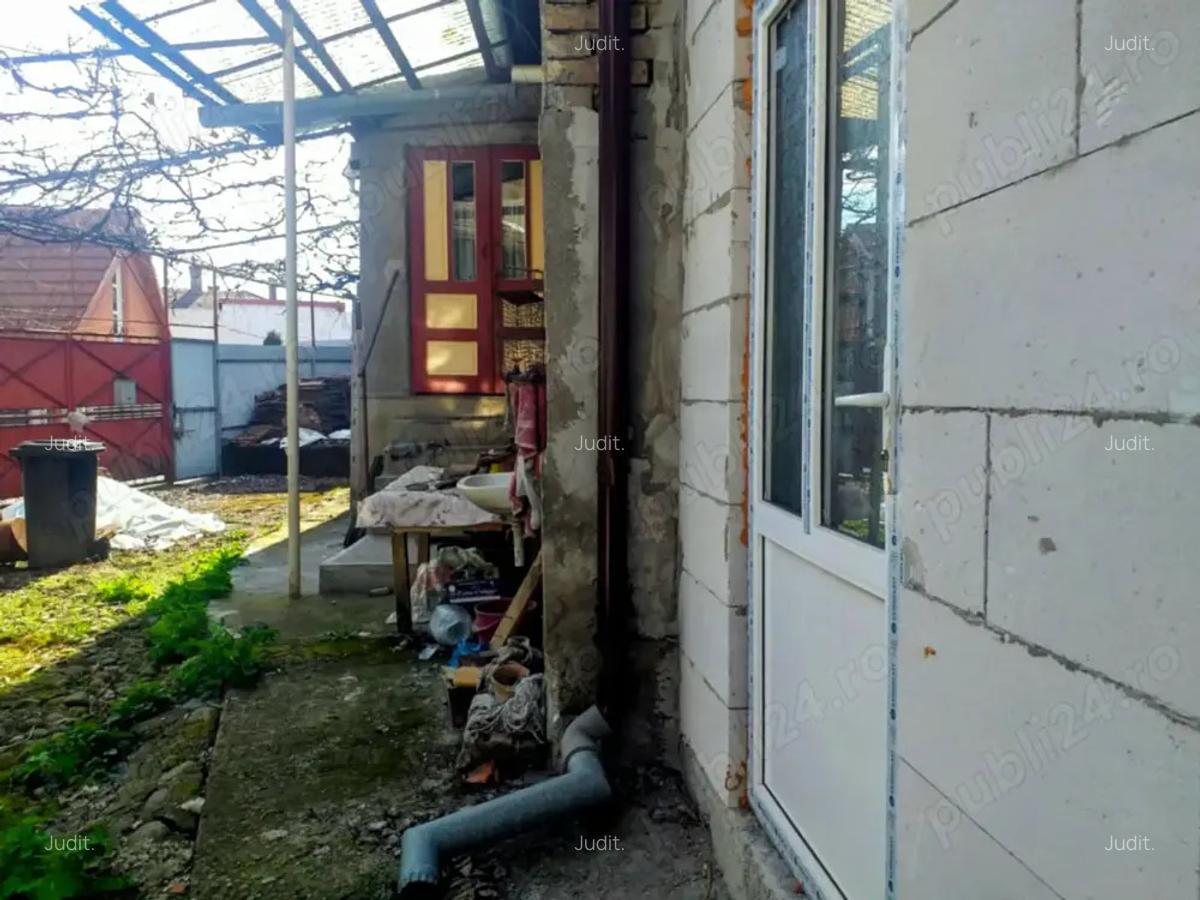 Vand casa in Reghin, singur in curte - 2