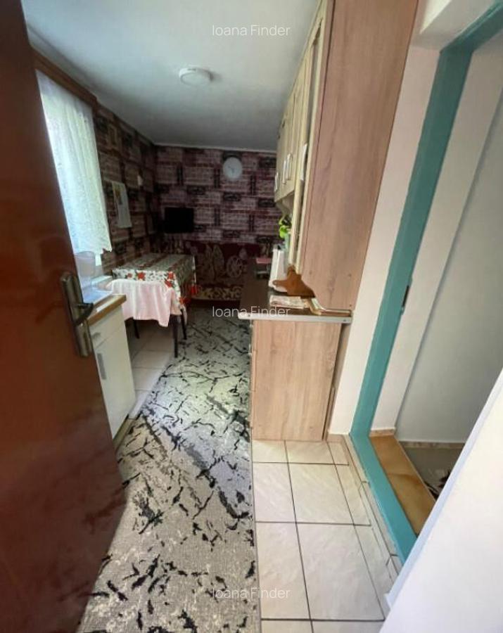 Casa cu 3 camere, garaj ?i curte spa?ioasa zona Giul - 11