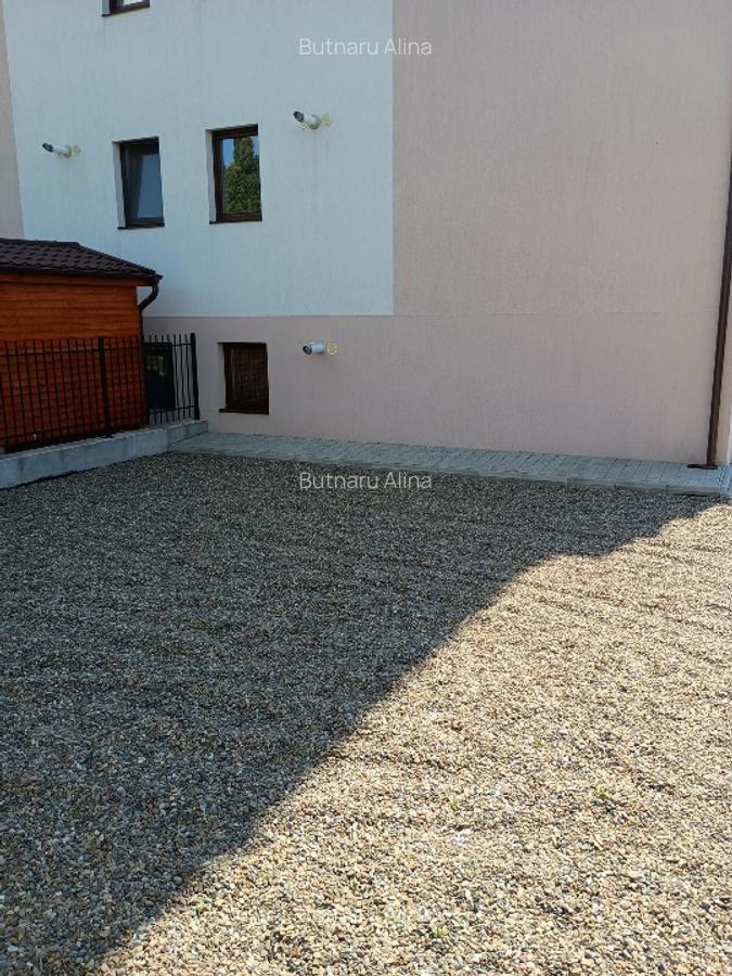 Vând apartament cu 2 camere și curte mare - 1