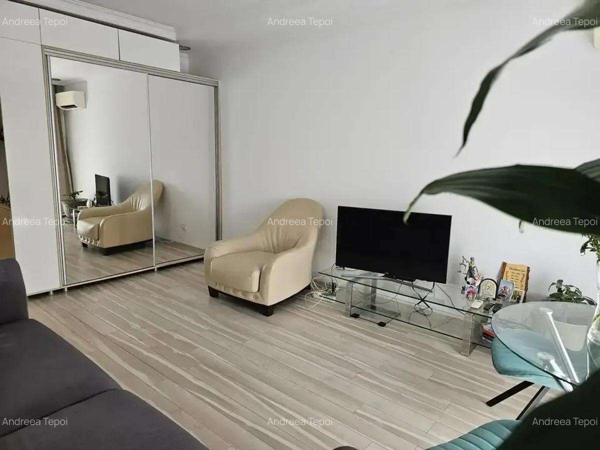 Studio / Piscina / Padurea Baneasa / Iancu Nicolae - 6