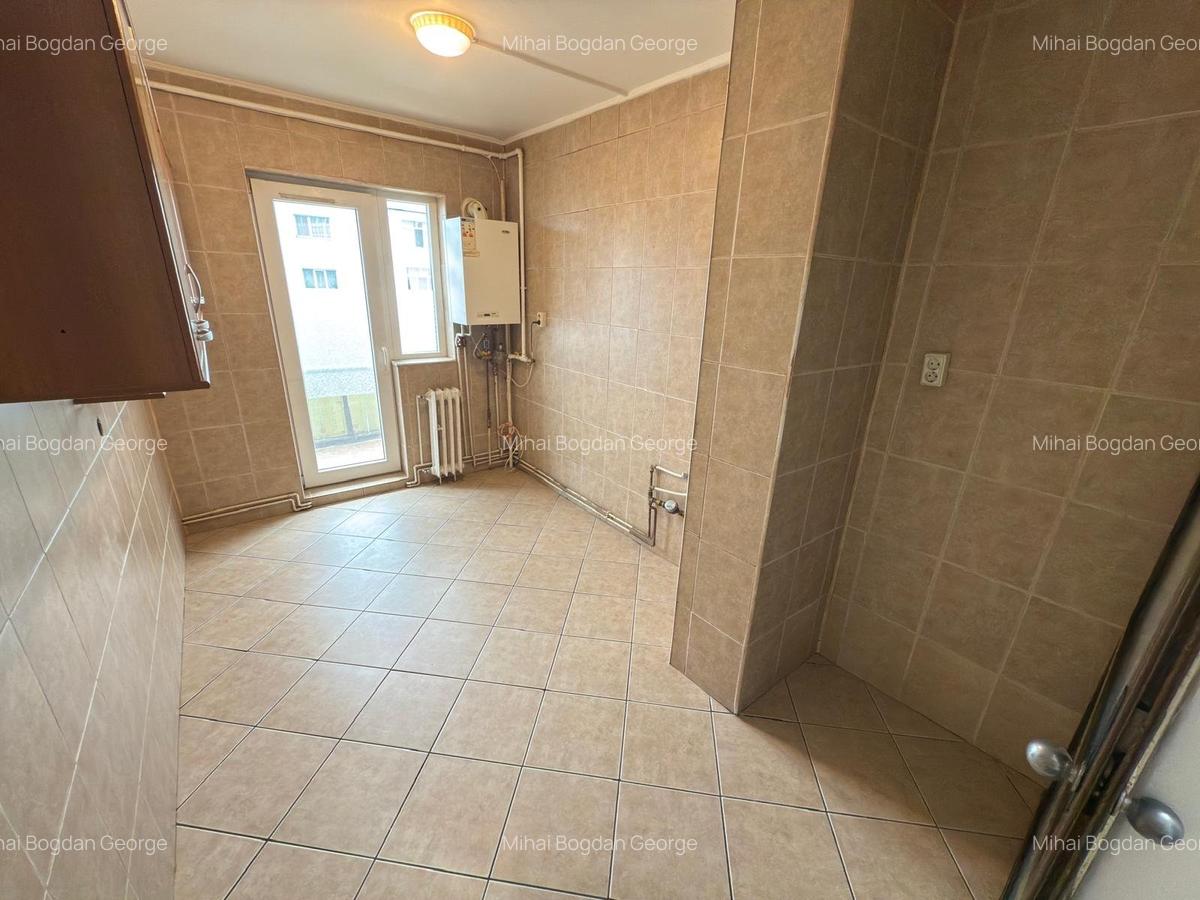 Ap 2 cam in Campina, 58 mp, et 3-- 59.000e - 4