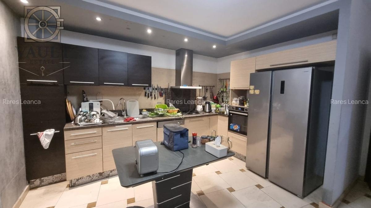 VILA INDIVIDUALA-APARATORII PATRIEI-5 minute METROU - 13