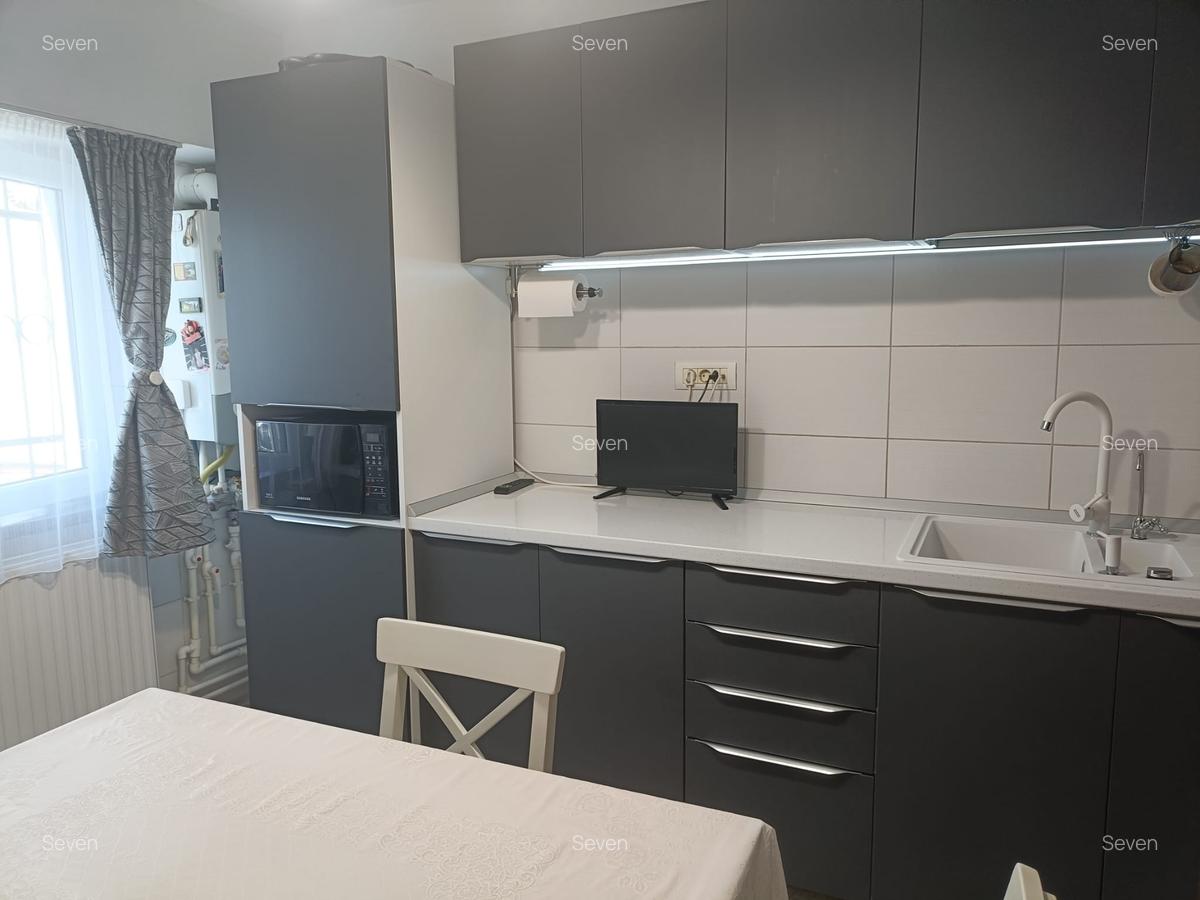 Apartament 3 camere decomandat - Poarta 6 - 120.000 euro  (Cod E5) - 11