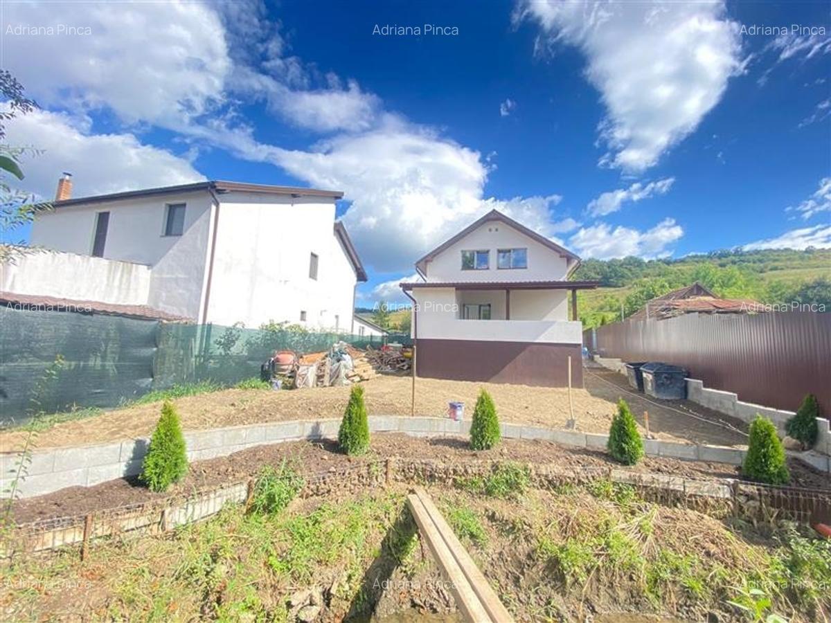 Casa independenta de vanzare 4 camere, 2 niveluri si 500 mp teren,Sincraiul de M - 9