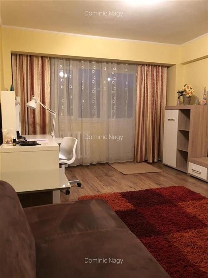 Apartament cu 4 camere decomandat în Dacia - 2