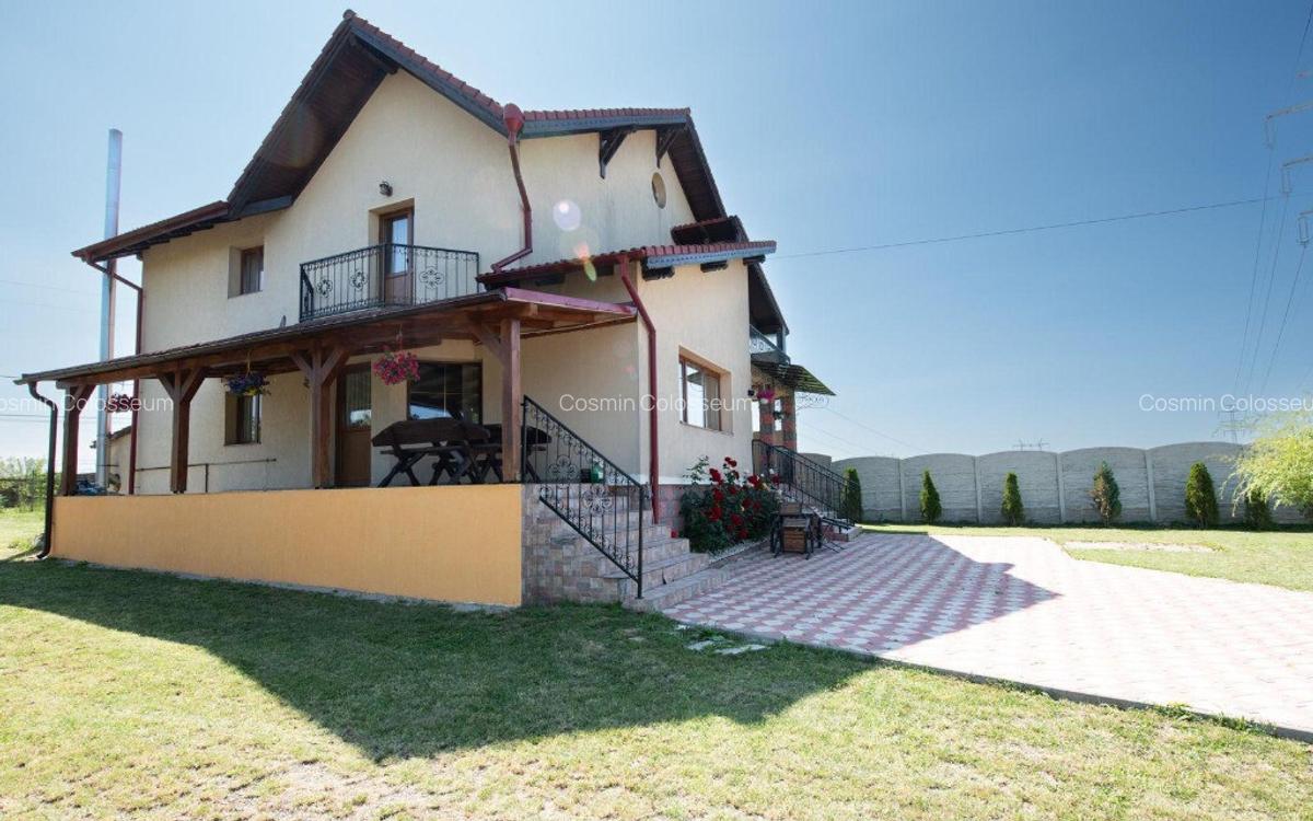 Casa deosebita in zona centrala Sanpetru teren generos! - 2
