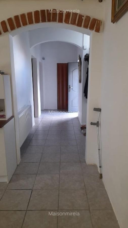 Apartament la curte comuna cu doua intrari - 9