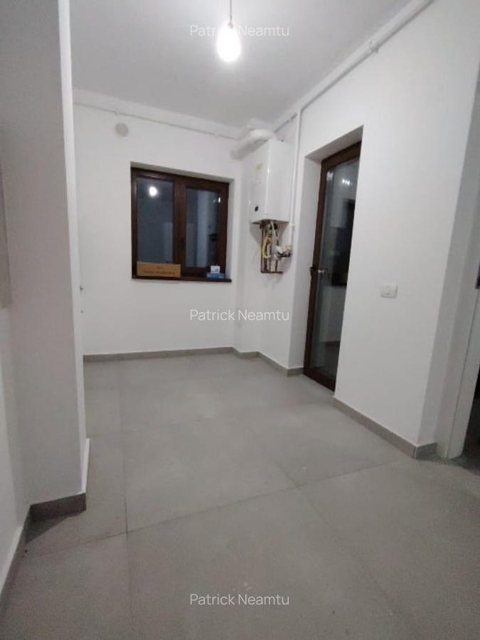 Apartamente + spatiu comercial - 2