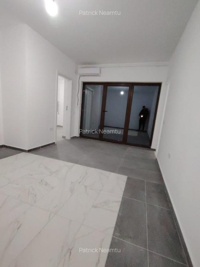 Apartamente + spatiu comercial - 6