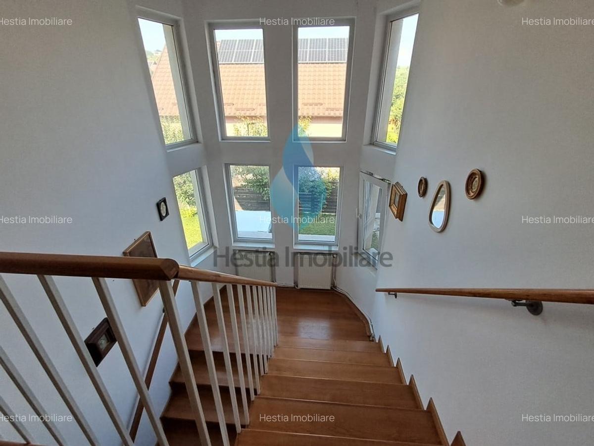 Casă cu 8 camere în Bucium - 3