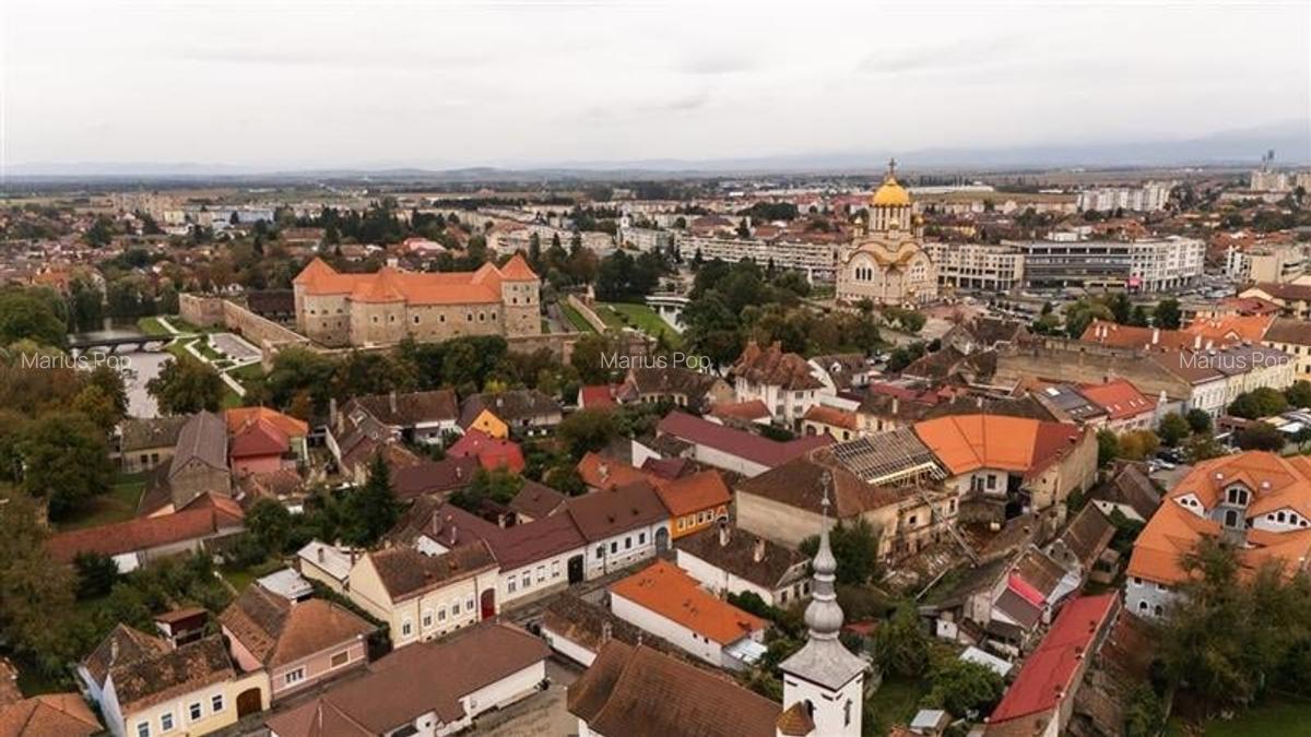 Casa pretabila: rezidential/ comercial/ servicii/investitional,Central,Fagaras - 33