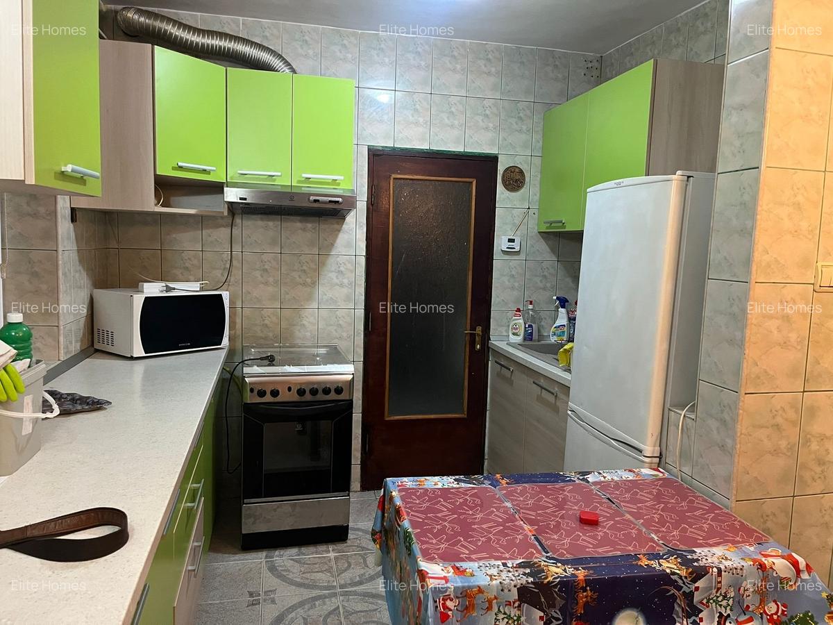 Casă cu 5 camere în 1 Mai - 13