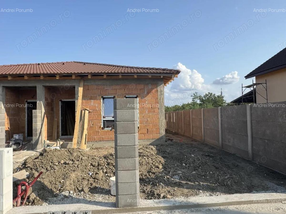 Sanmihaiu Roman,1/2 Duplex , Parter, 3 camere,o baie ,Terasa Acoperita - 2