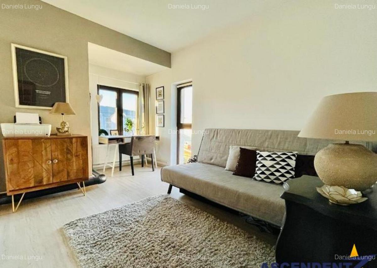 Casa cu living 25 mp,semineu,panouri fotovoltaice 3KW, centr - 5