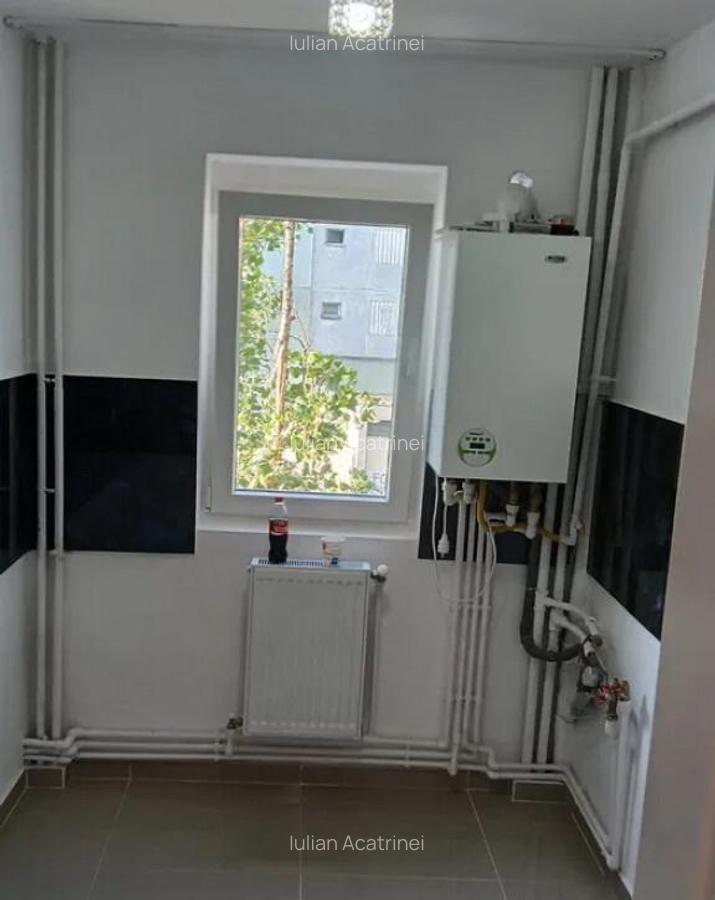 APARTAMENT 3 CAMERE, SEMIDECOMANDAT, ETAJ 2, RENOVAT RECENT, - 1