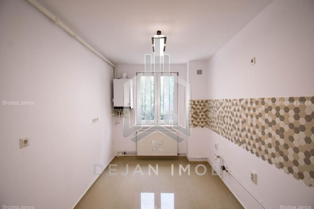 Apartament cu 3 camere | Etaj 3 | Proaspăt renovat, decomandat - 3
