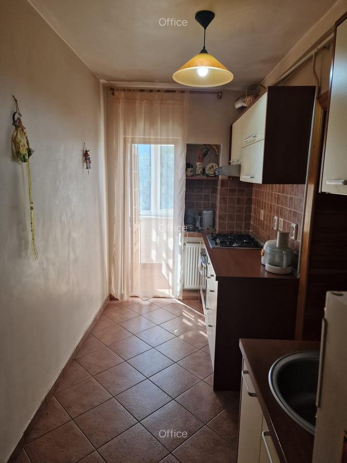 De Inchiriat Apartament 3 camere decomandat Obcini - 2