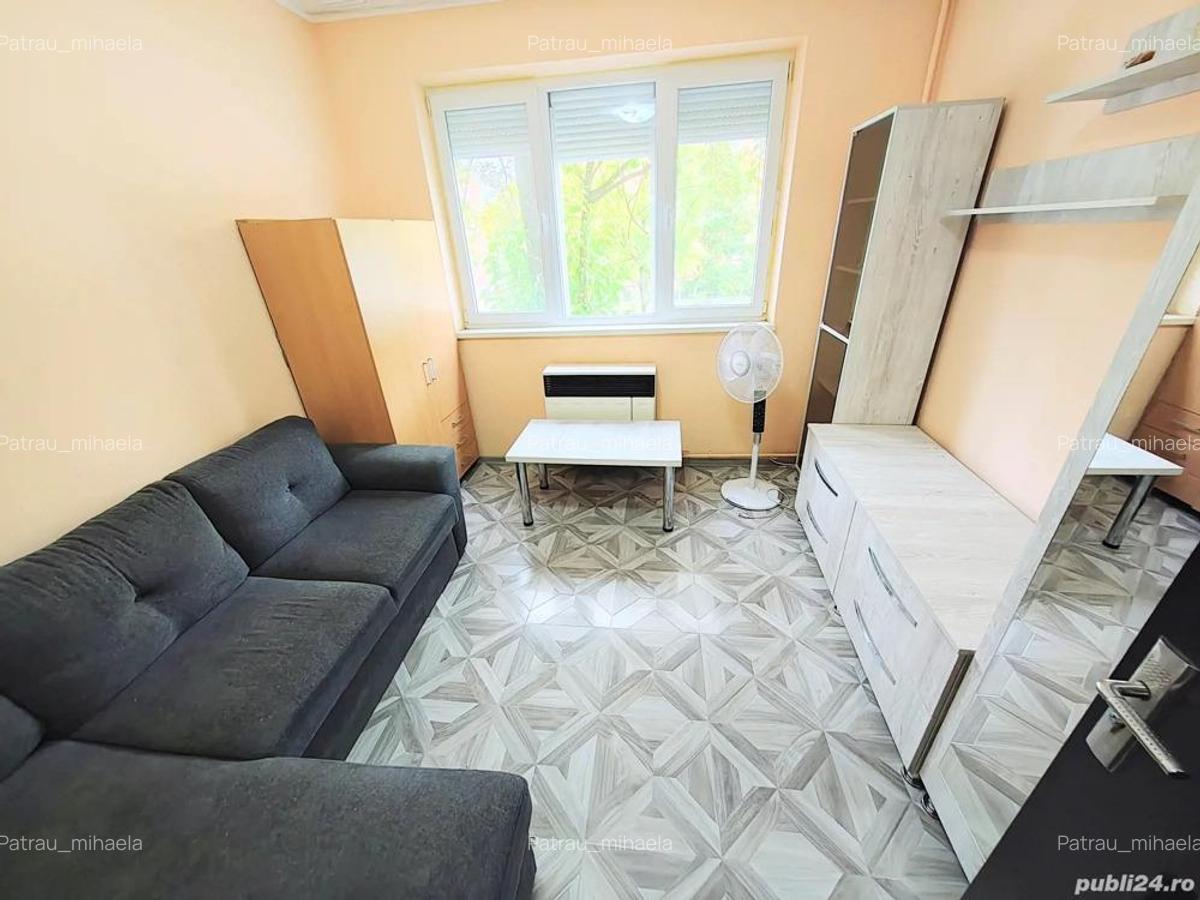 Vand garsoniera in Hunedoara, zona centrala, langa pietonala Corvin, etaj 1, 23.900 euro neg - 2