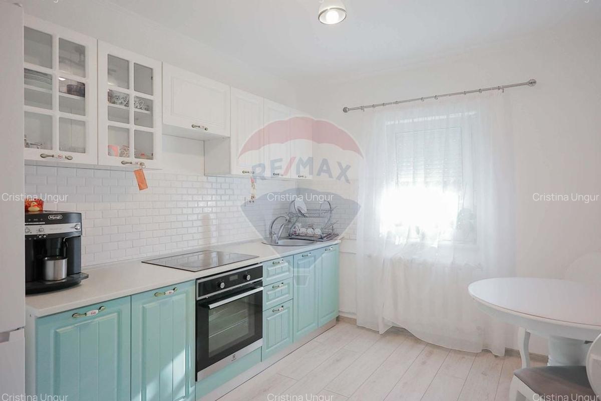 Apartament cu 3 camere + garsoniera de vanzare in zona Decebal - 1