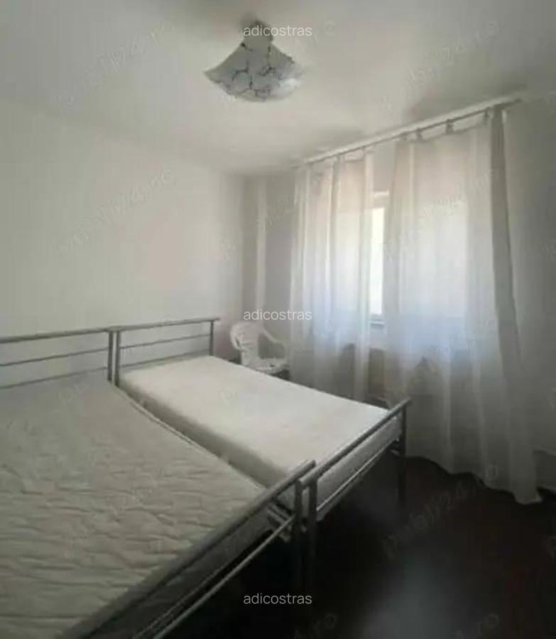 A 46 Proprietarul vinde in Bacau , Bistri?a Lac, etaj 1 , apartament confort 1 ,4 camere, - 5