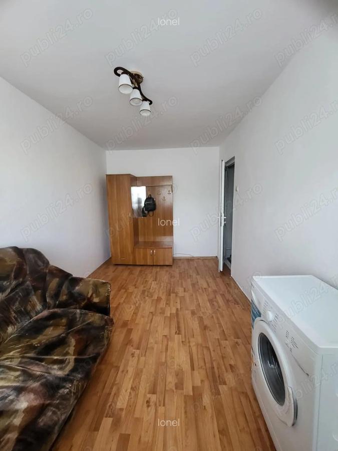 Vand apartament cu o camera, situat la etajul 3, in cartierul Micro 40 in spatele pie?ei. - 1 Vand apartament cu o camera, situat la etajul 3, in cartierul Micro 40 in spatele pie?ei. - 1