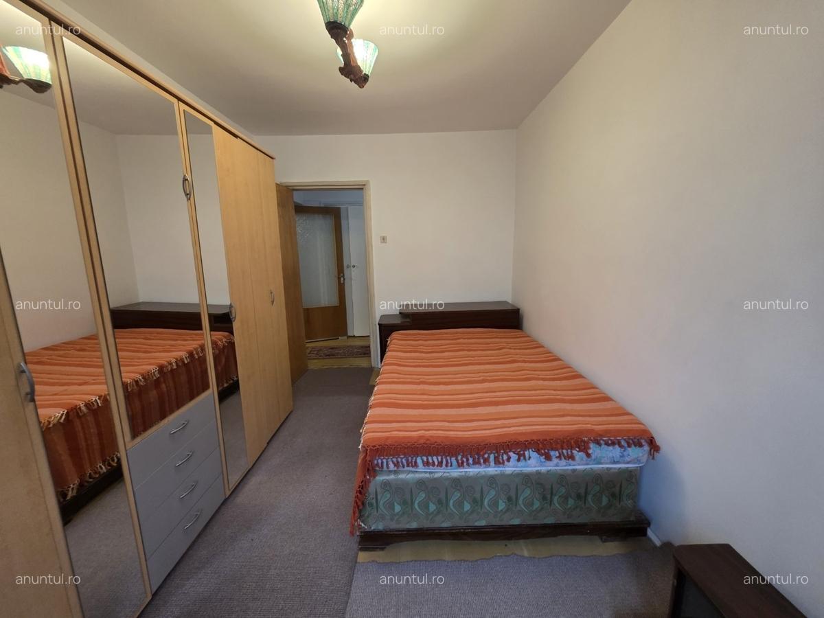 Titan, 10 minute metrou, chiar la intrarea in parcul IOR, pe Lotrioara - 12