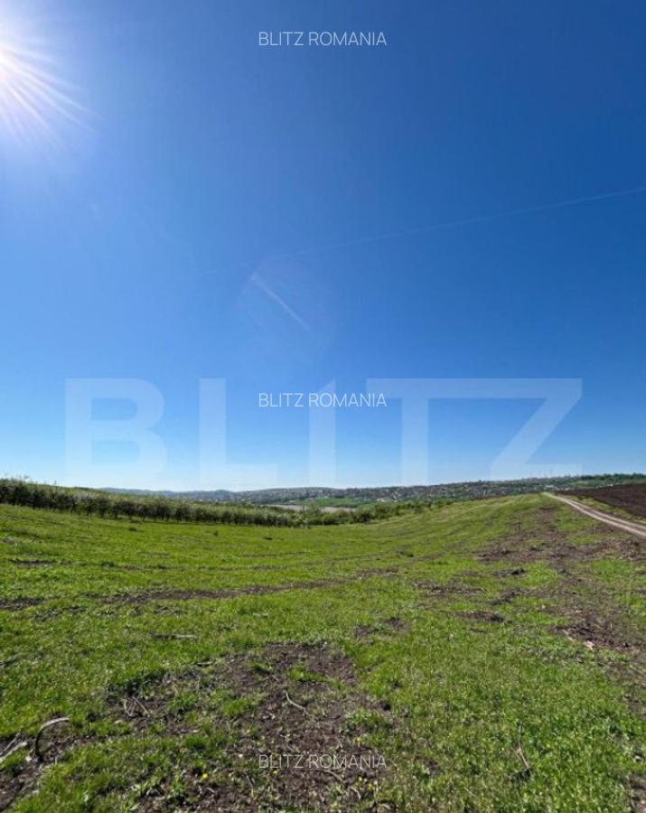 Teren Extravilan - Suprafa?a 4,404 mp - Vedere Panoramica - 1