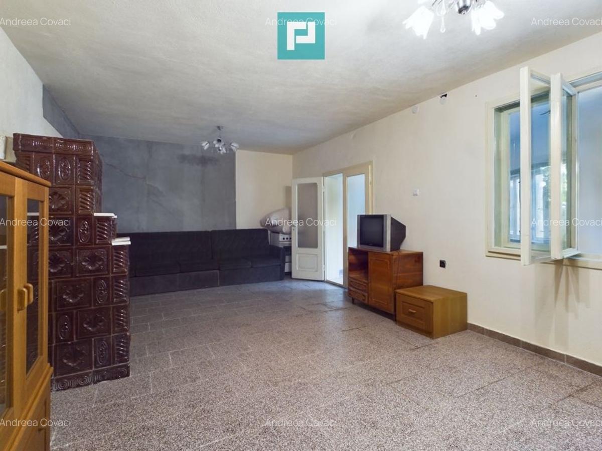 Casă cu 8 Camere în Sălăjeni - 5