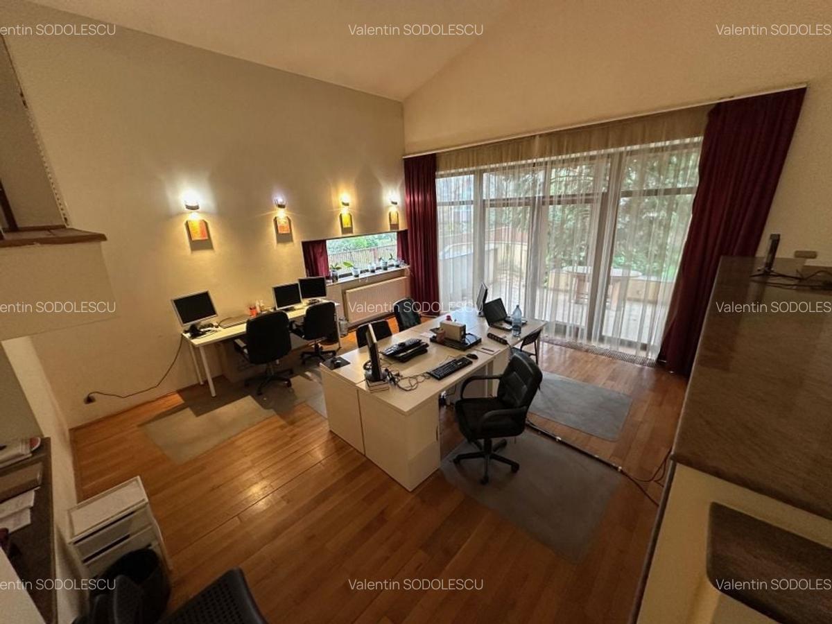 Casă / Vilă cu 6 camere în zona  Calea Aradului - 9