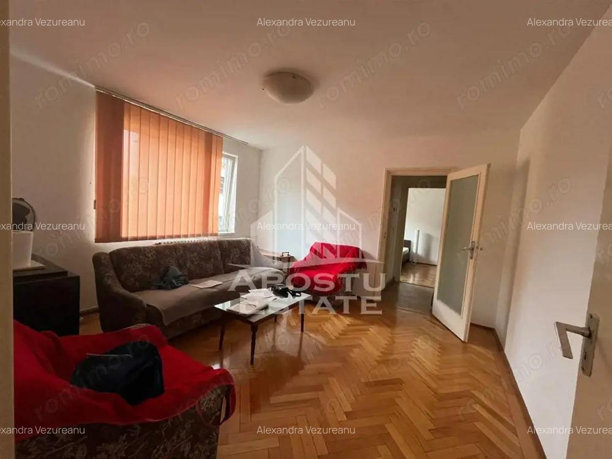 Apartament cu 3 camere, semidecomandat, etajul 2, zona Centrala - 3