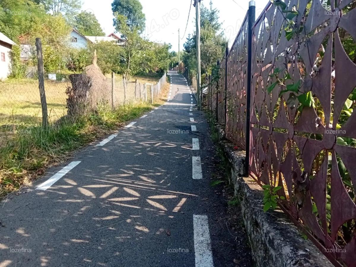 Casa si teren de vanzare, aproximativ 900 mp - 2