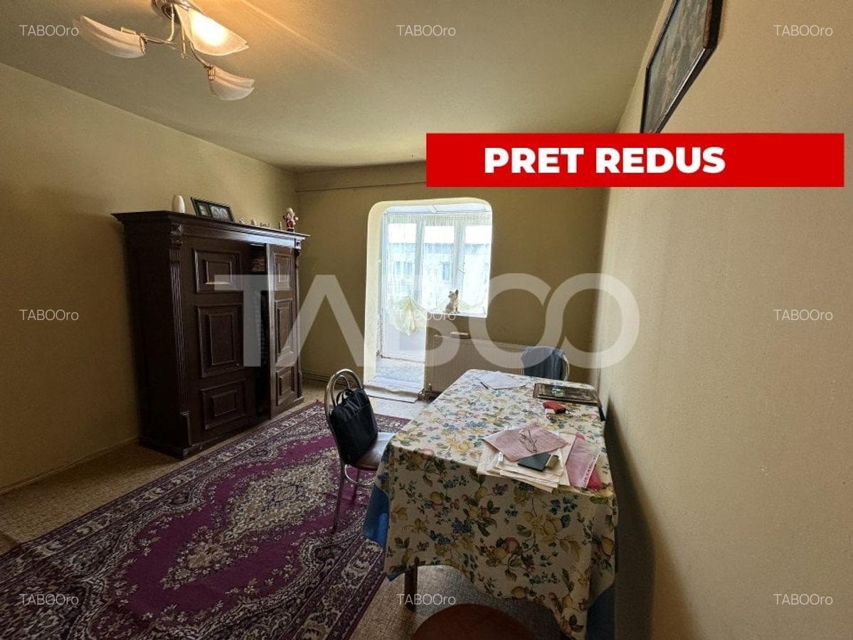Apartament cu 3 camere semidecomandat în Periferie - 1