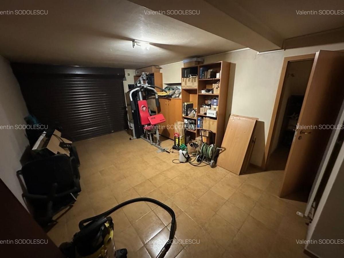 Casă / Vilă cu 6 camere în zona  Calea Aradului - 17