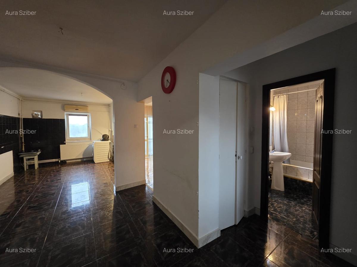 Apartament cu 4 camere decomandat în Central - 2