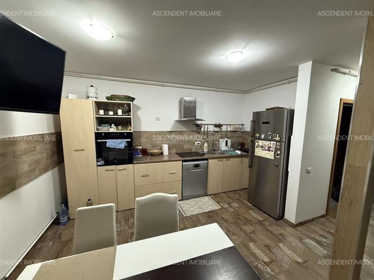 Apartament cu 3 camere decomandat în Tractorul - 2