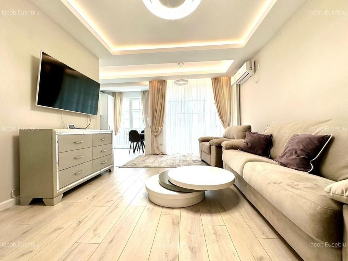 Apartament cu 3 camere semidecomandat, mobilat în Păcurari - 1