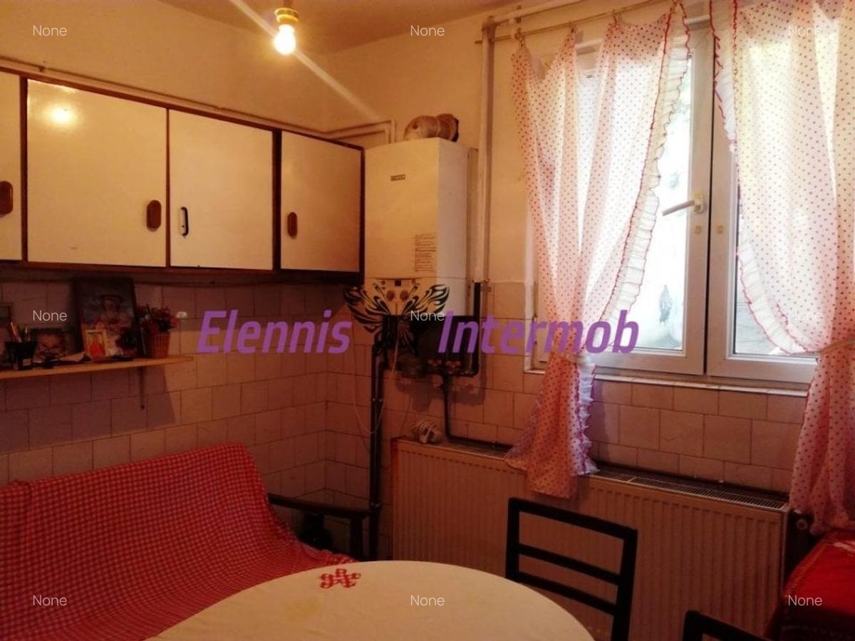 Casă cu 10 camere în Bucov - 18