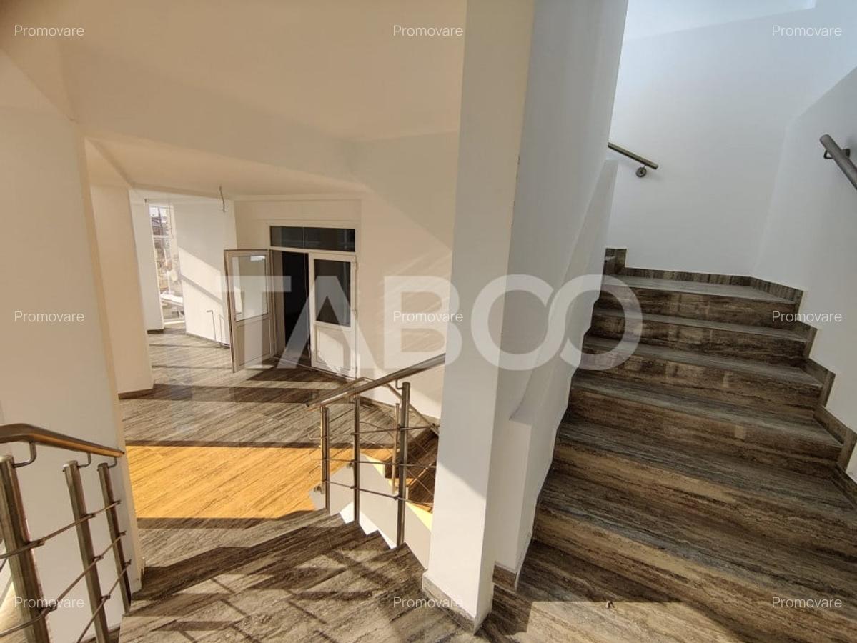 Spatiu comercial cu vitrina pe 3 niveluri cu suprafata utila de 915mp - 7